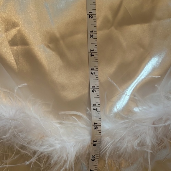 Satin and feather pajamas - Picture 8 of 8